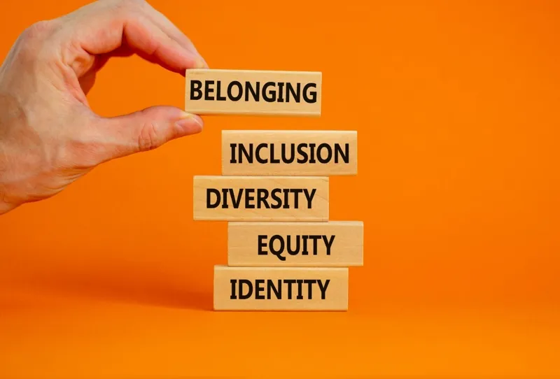 Tuyển dụng toàn diện và thân thiện (Inclusive & Humanized)