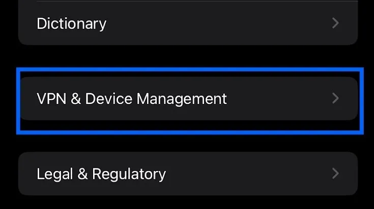 Tìm và chọn Quản lý VPN & Thiết bị (VPN & Device Management)