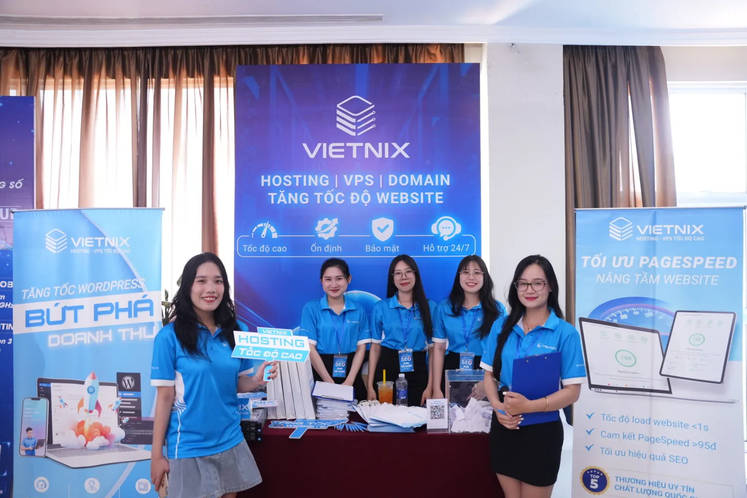 Vietnix – Nhà tài trợ Kim Cương Bootcamp “Viết tiếp câu chuyện SEO 2025” 27 Đội ngũ Vietnix luôn đồng hành và hỗ trợ nhiệt tình