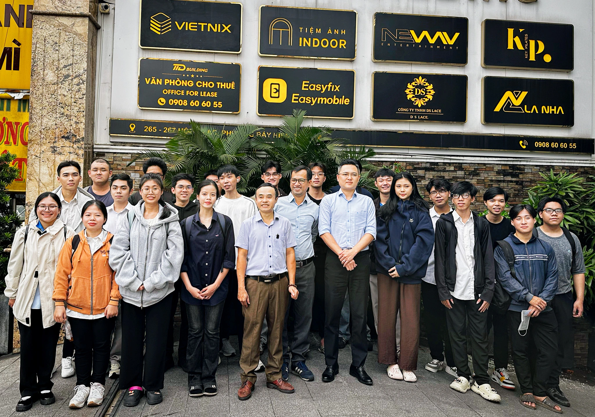 Vietnix đón tiếp đoàn giảng viên và sinh viên Học viện Công nghệ Bưu chính Viễn thông (PTIT) tham quan thực tế 6 Đoàn sinh viên PTIT tham gia chương trình Company Tour tại Vietnix